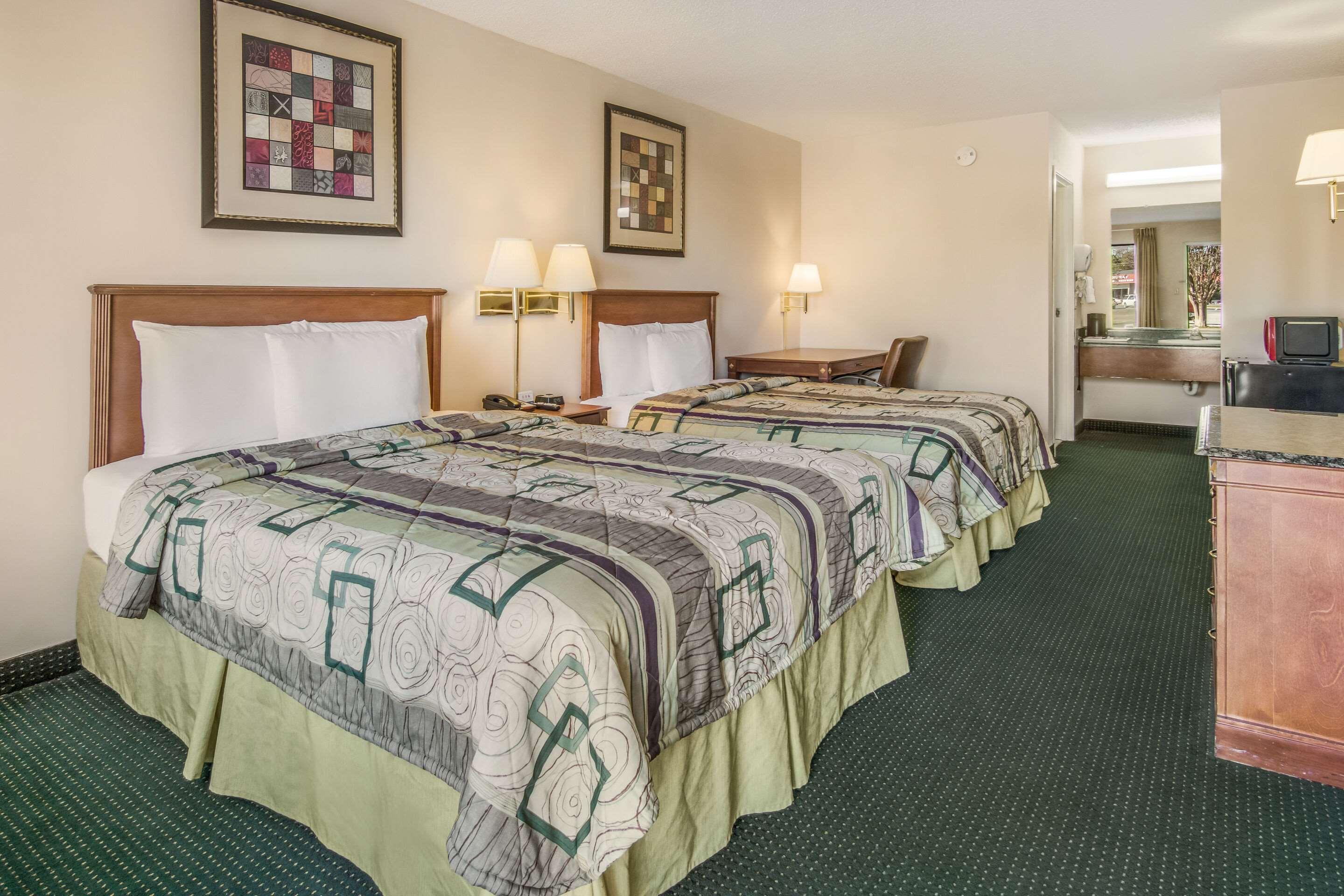 Rodeway Inn & Suites Даблін Екстер'єр фото
