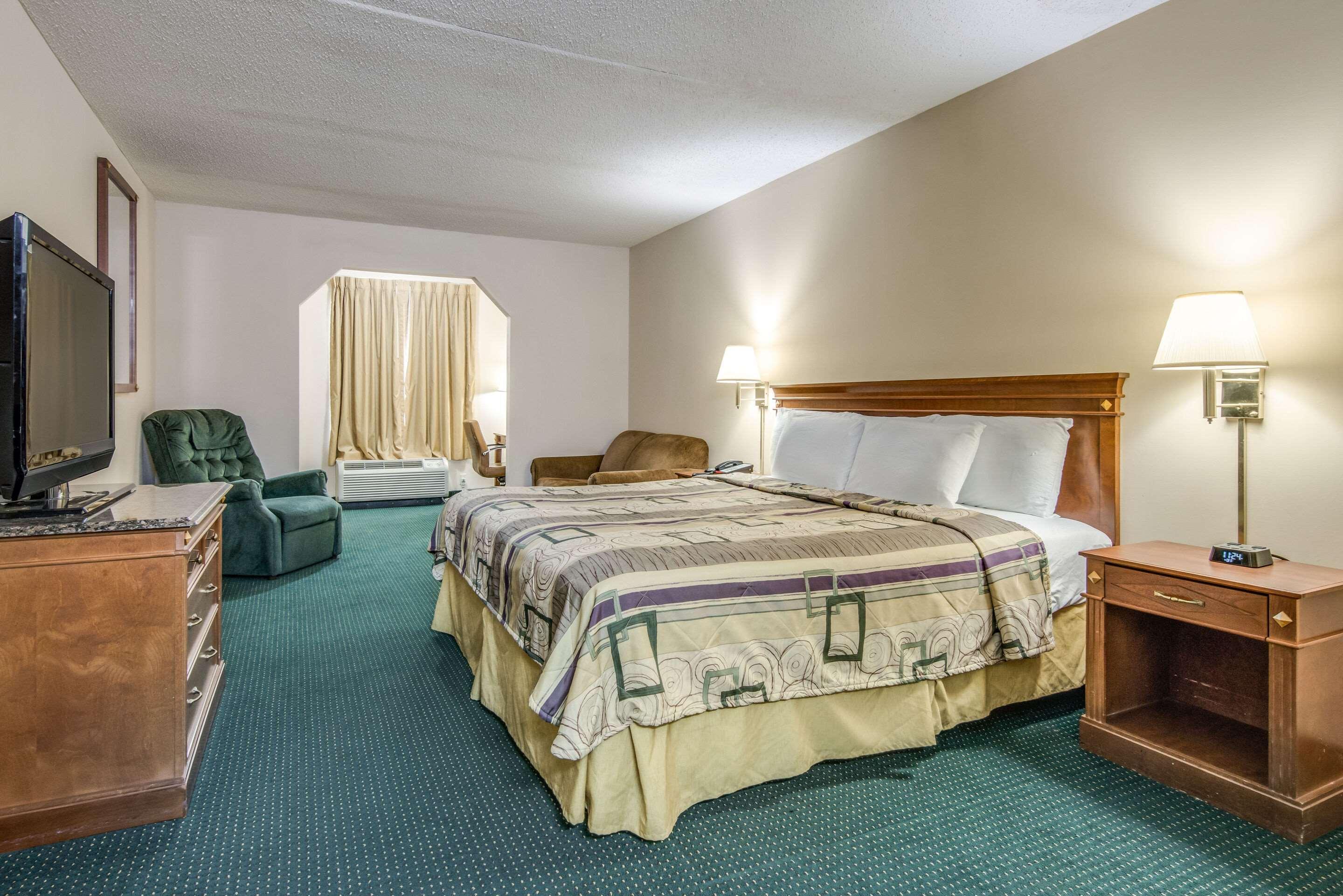 Rodeway Inn & Suites Даблін Екстер'єр фото